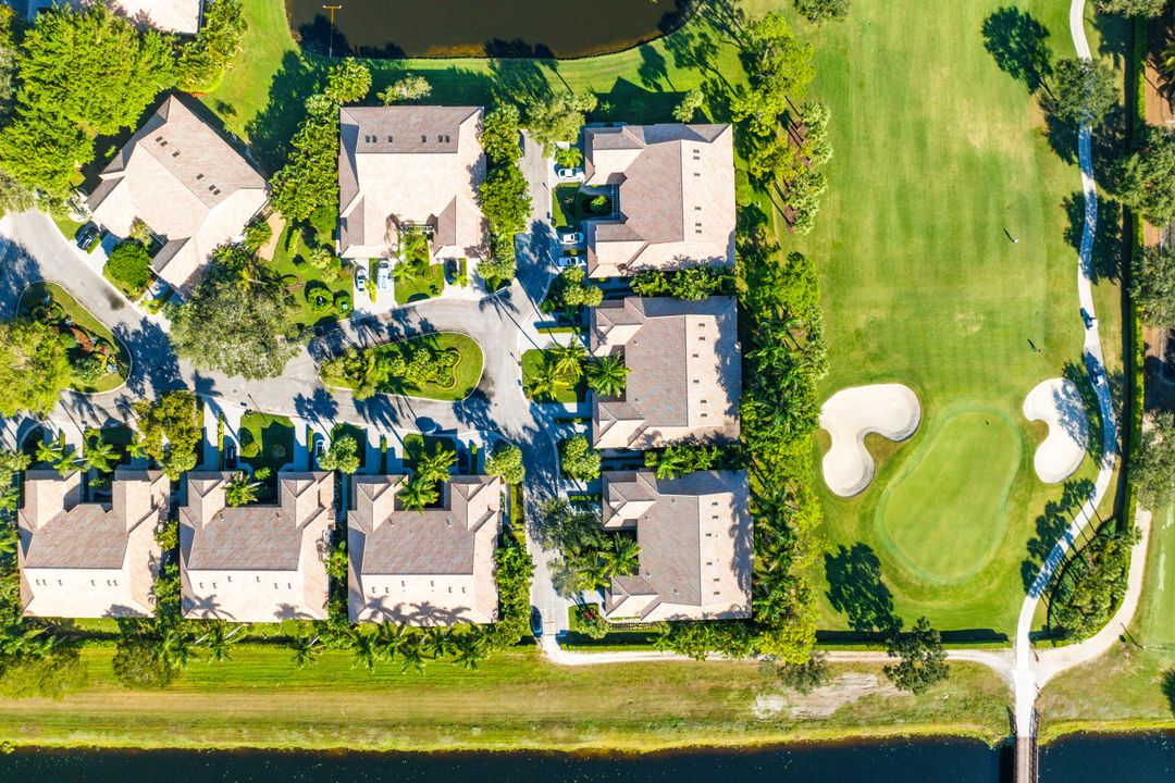 Activo con contrato: $11,500 (3 camas, 3 baños, 2483 Pies cuadrados)