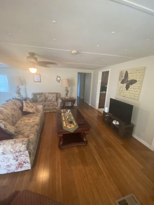 待售: $115,000 (3 贝兹, 2 浴室, 1420 平方英尺)