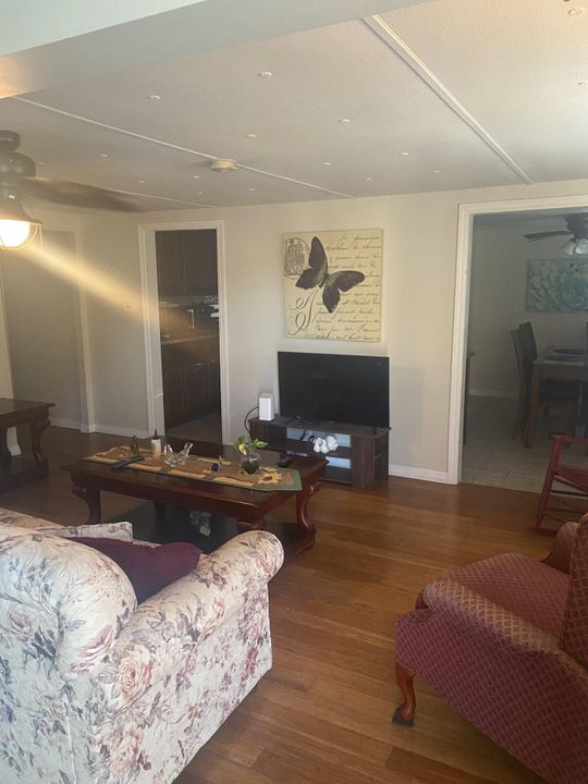 待售: $115,000 (3 贝兹, 2 浴室, 1420 平方英尺)