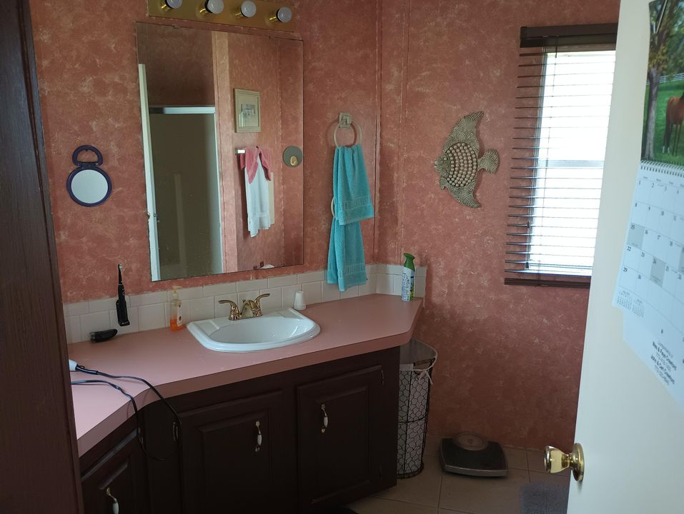 На продажу: $39,000 (2 спален, 2 ванн, 1200 Квадратных фут)