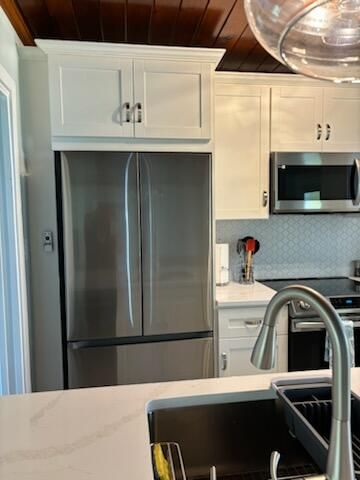 出租: $2,500 (2 贝兹, 1 浴室, 834 平方英尺)