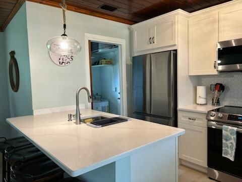 出租: $2,500 (2 贝兹, 1 浴室, 834 平方英尺)