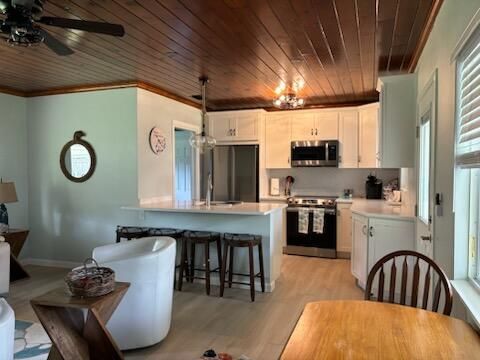 出租: $2,500 (2 贝兹, 1 浴室, 834 平方英尺)