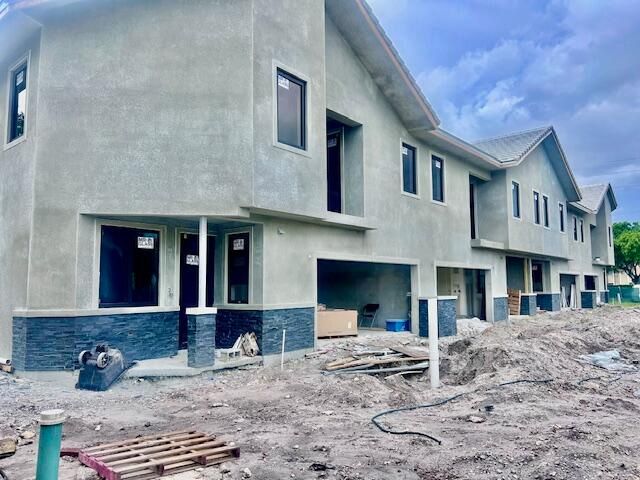 Active With Contract: $599,000 (4 beds, 3 baths, 1735 Square Feet)