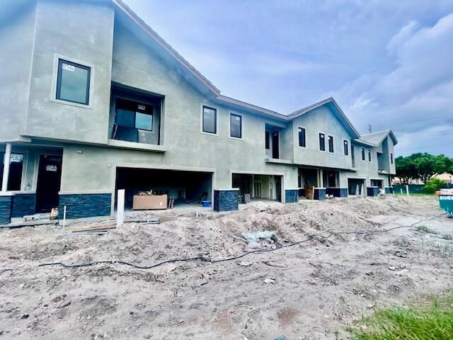 Active With Contract: $599,000 (4 beds, 3 baths, 1735 Square Feet)