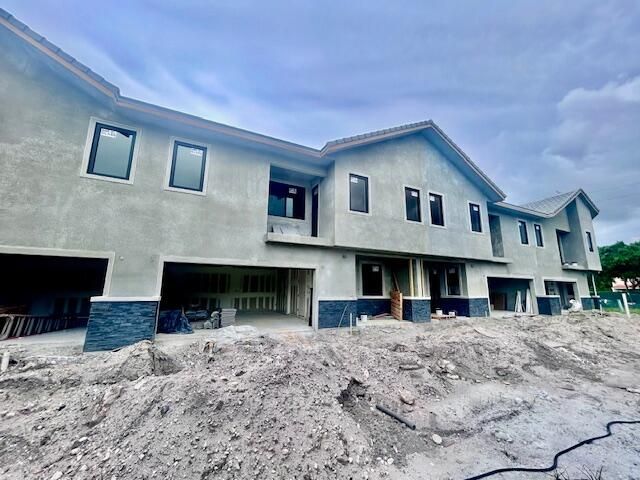 Active With Contract: $599,000 (4 beds, 3 baths, 1735 Square Feet)