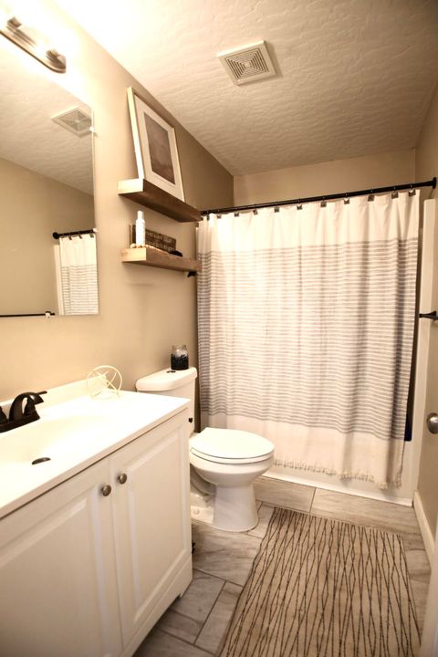 For Sale: $689,900 (4 beds, 2 baths, 2105 Square Feet)