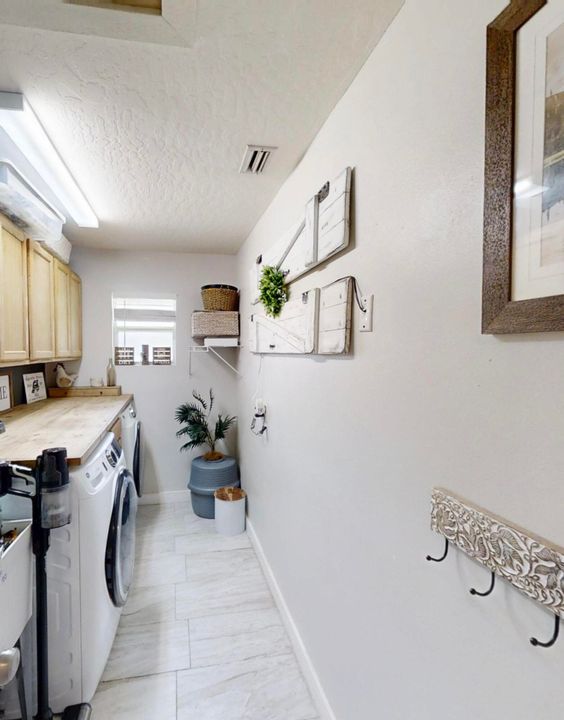 For Sale: $689,900 (4 beds, 2 baths, 2105 Square Feet)