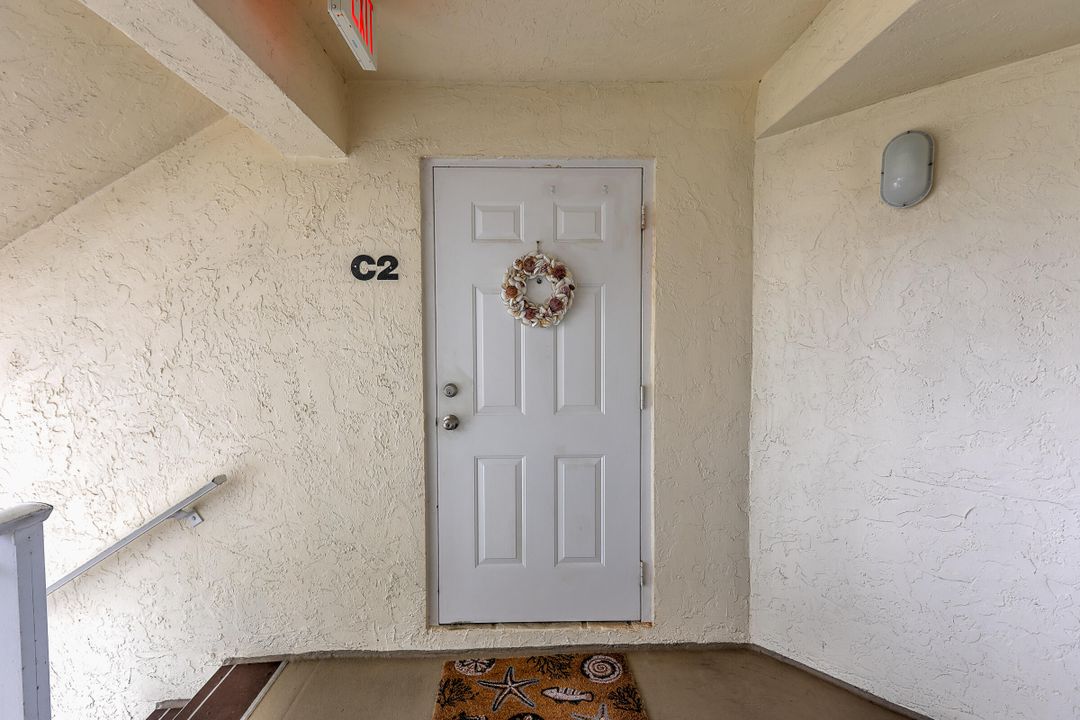 待售: $300,000 (2 贝兹, 2 浴室, 1090 平方英尺)