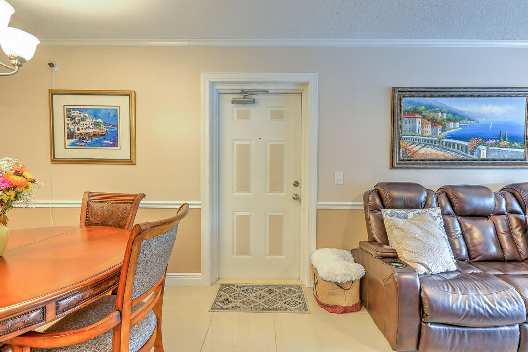 待售: $300,000 (2 贝兹, 2 浴室, 1090 平方英尺)