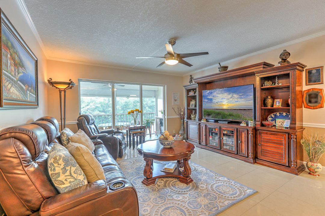 待售: $300,000 (2 贝兹, 2 浴室, 1090 平方英尺)