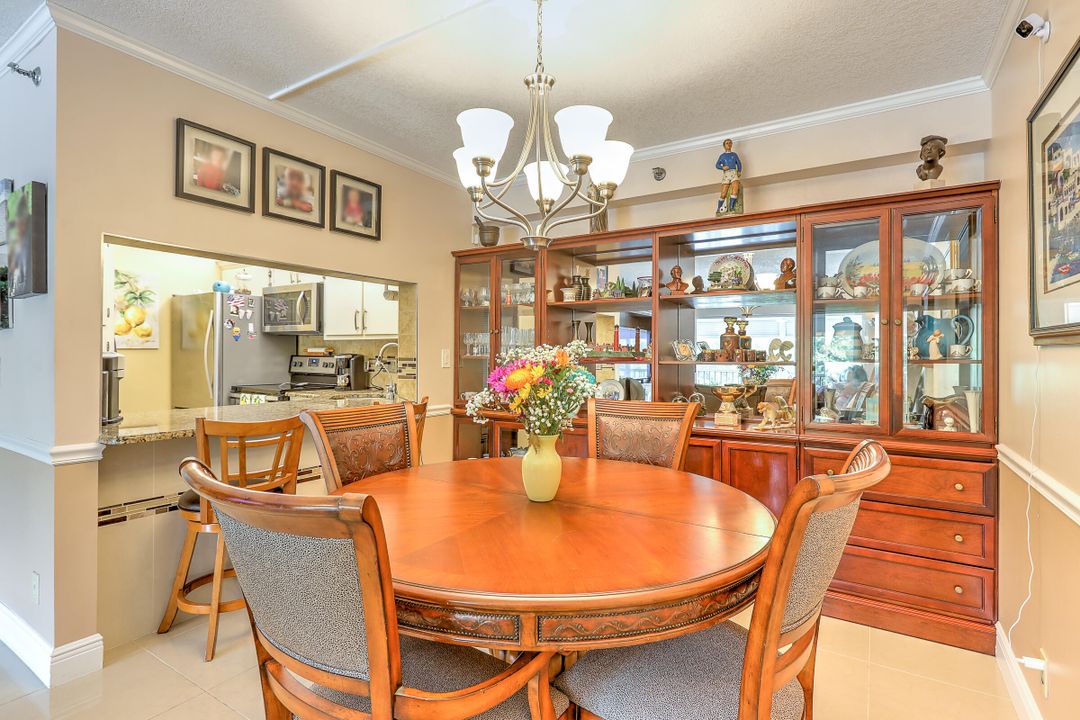 待售: $300,000 (2 贝兹, 2 浴室, 1090 平方英尺)