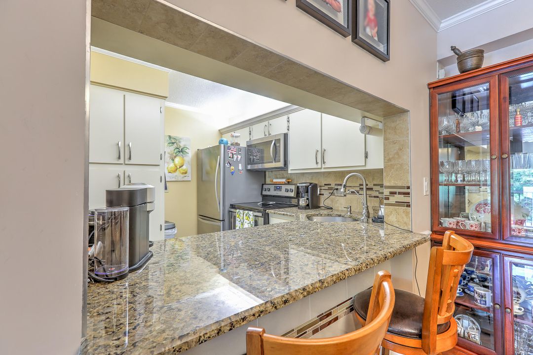 待售: $300,000 (2 贝兹, 2 浴室, 1090 平方英尺)