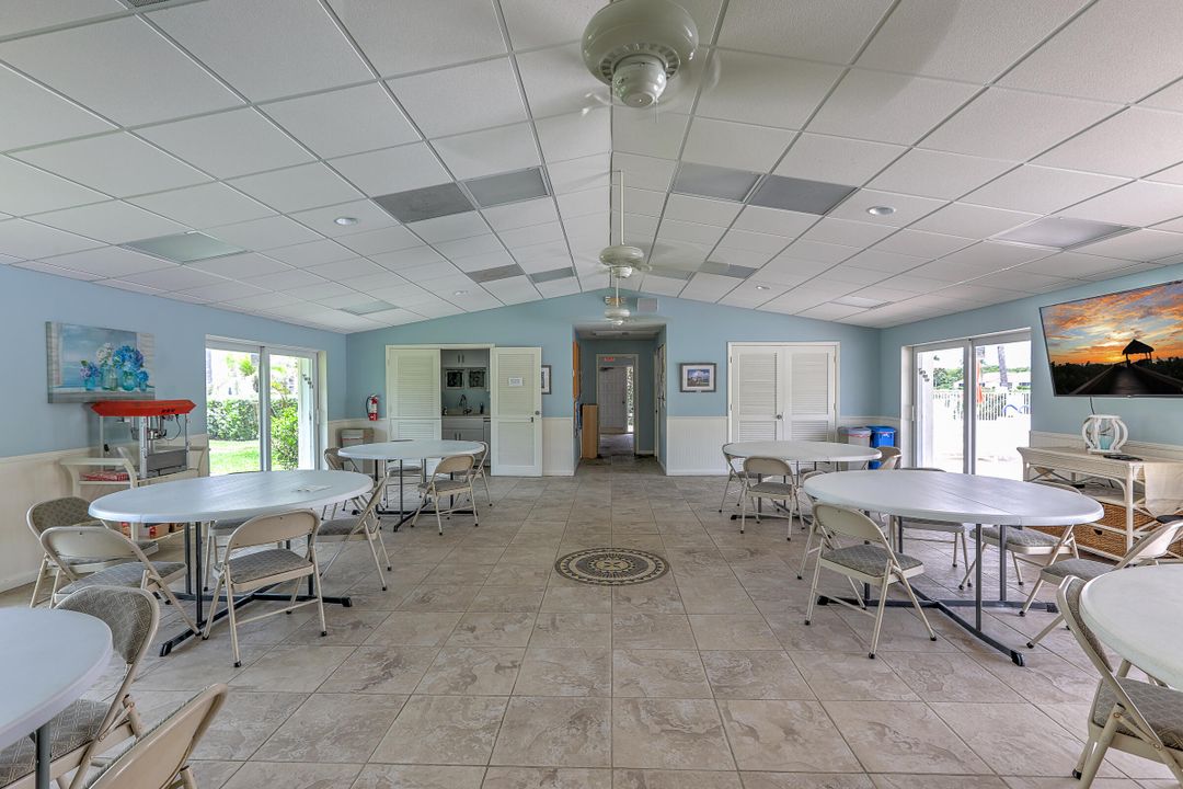 待售: $300,000 (2 贝兹, 2 浴室, 1090 平方英尺)