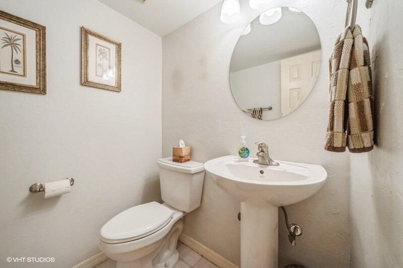 For Rent: $2,300 (2 beds, 2 baths, 1384 Square Feet)