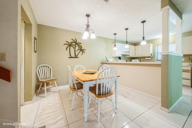 For Rent: $2,300 (2 beds, 2 baths, 1384 Square Feet)