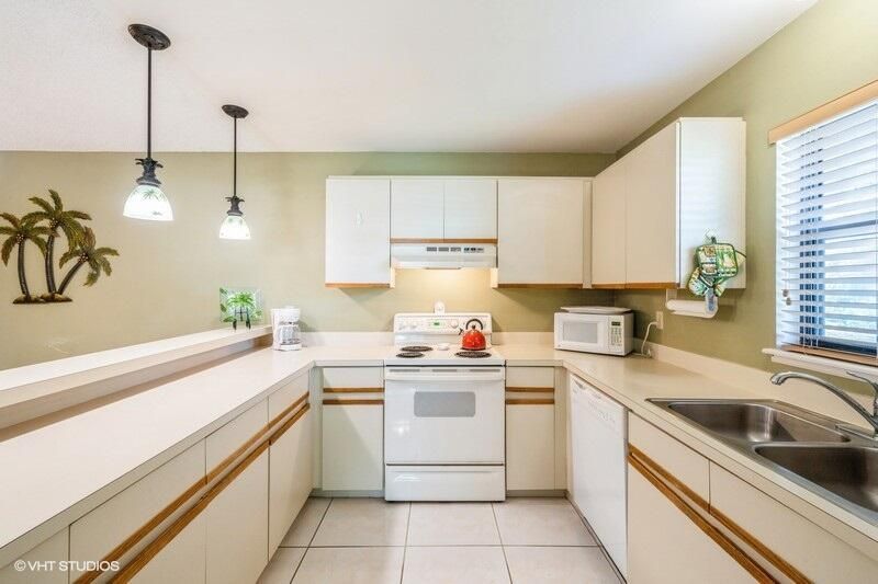 For Rent: $2,300 (2 beds, 2 baths, 1384 Square Feet)