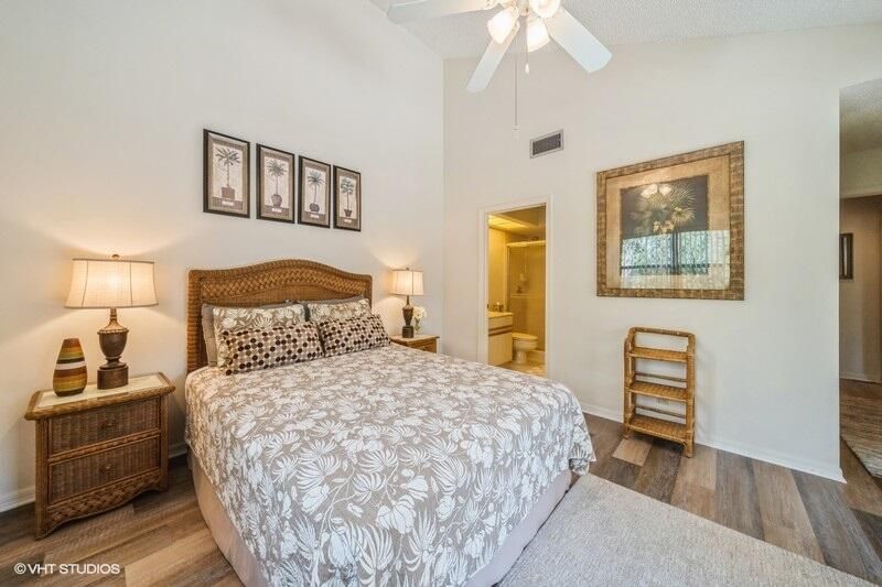 For Rent: $2,300 (2 beds, 2 baths, 1384 Square Feet)