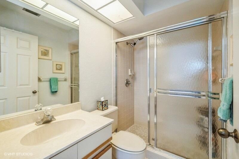 For Rent: $2,300 (2 beds, 2 baths, 1384 Square Feet)