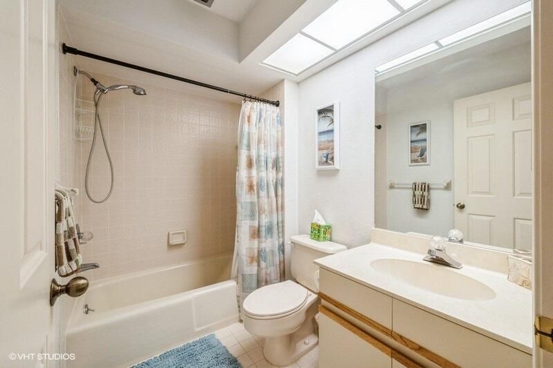 For Rent: $2,300 (2 beds, 2 baths, 1384 Square Feet)