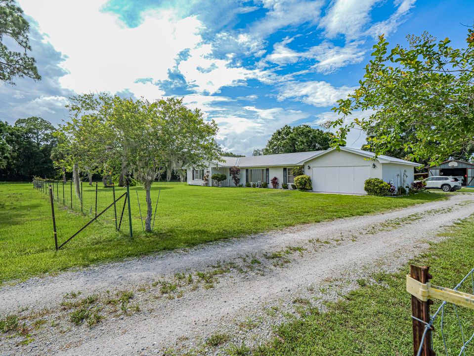 For Sale: $799,000 (3 beds, 2 baths, 1569 Square Feet)