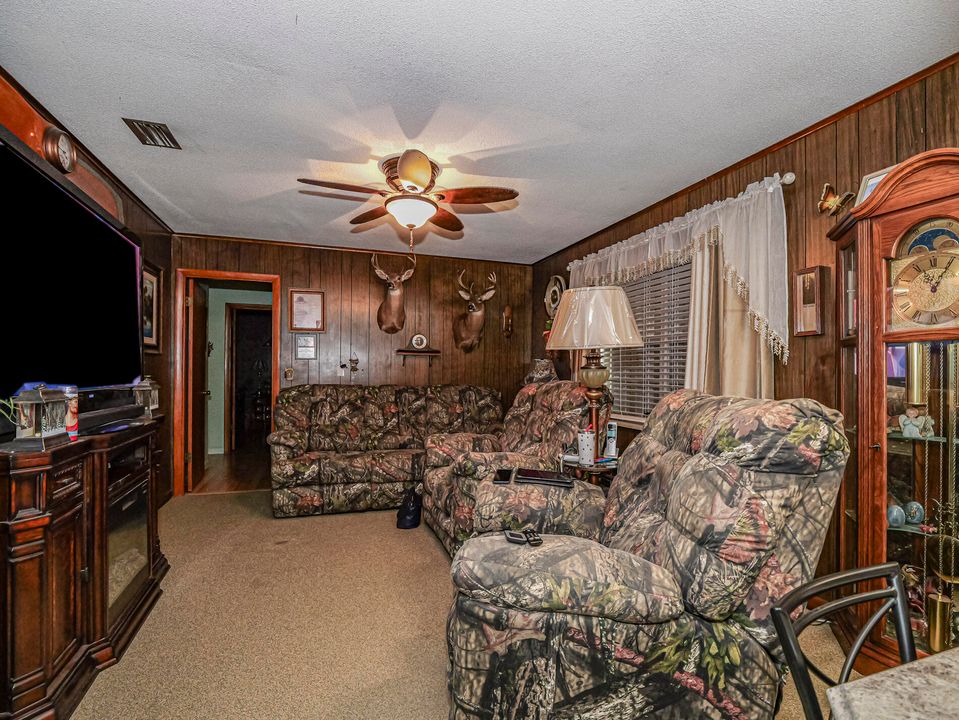 For Sale: $799,000 (3 beds, 2 baths, 1569 Square Feet)