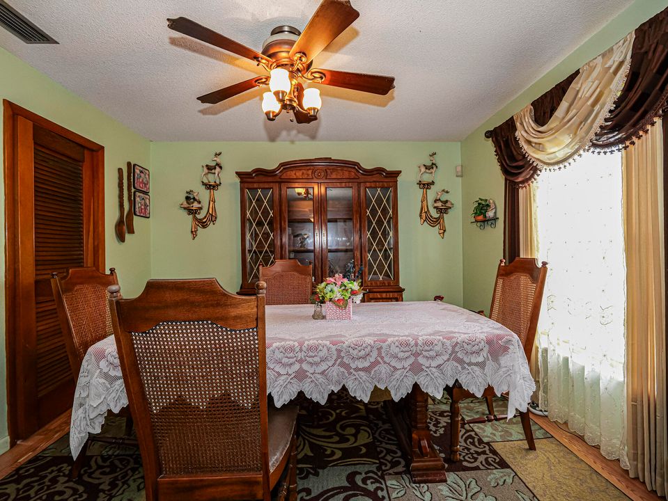 For Sale: $799,000 (3 beds, 2 baths, 1569 Square Feet)