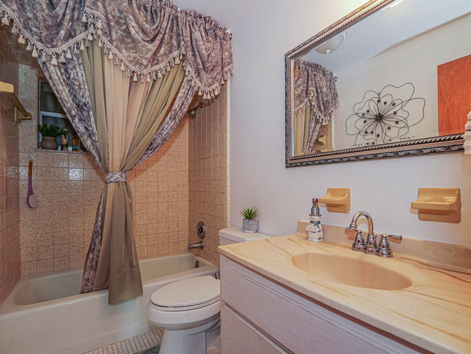 For Sale: $799,000 (3 beds, 2 baths, 1569 Square Feet)