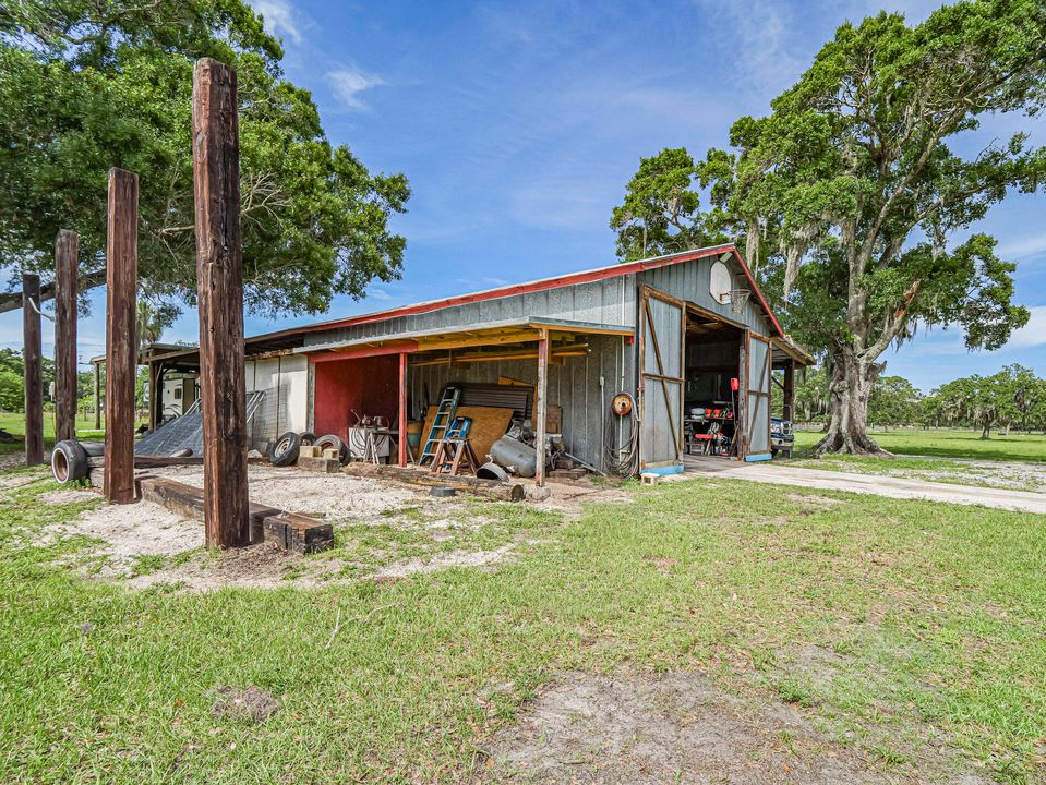 For Sale: $799,000 (3 beds, 2 baths, 1569 Square Feet)