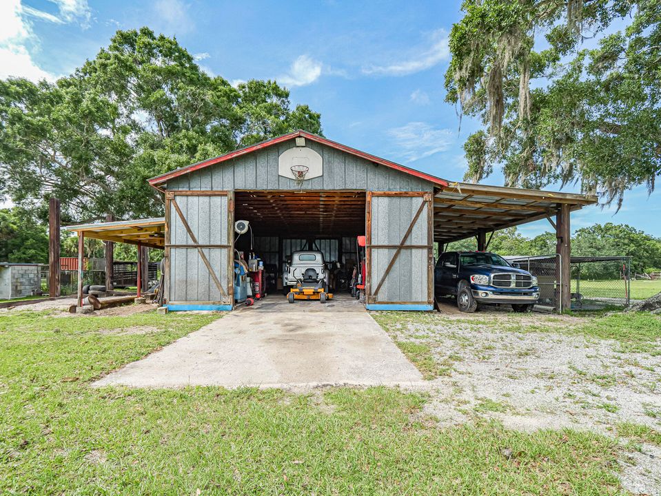 For Sale: $799,000 (3 beds, 2 baths, 1569 Square Feet)