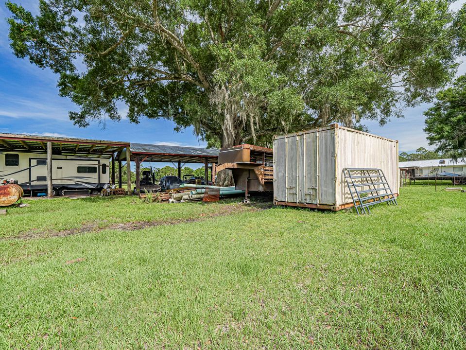 For Sale: $799,000 (3 beds, 2 baths, 1569 Square Feet)