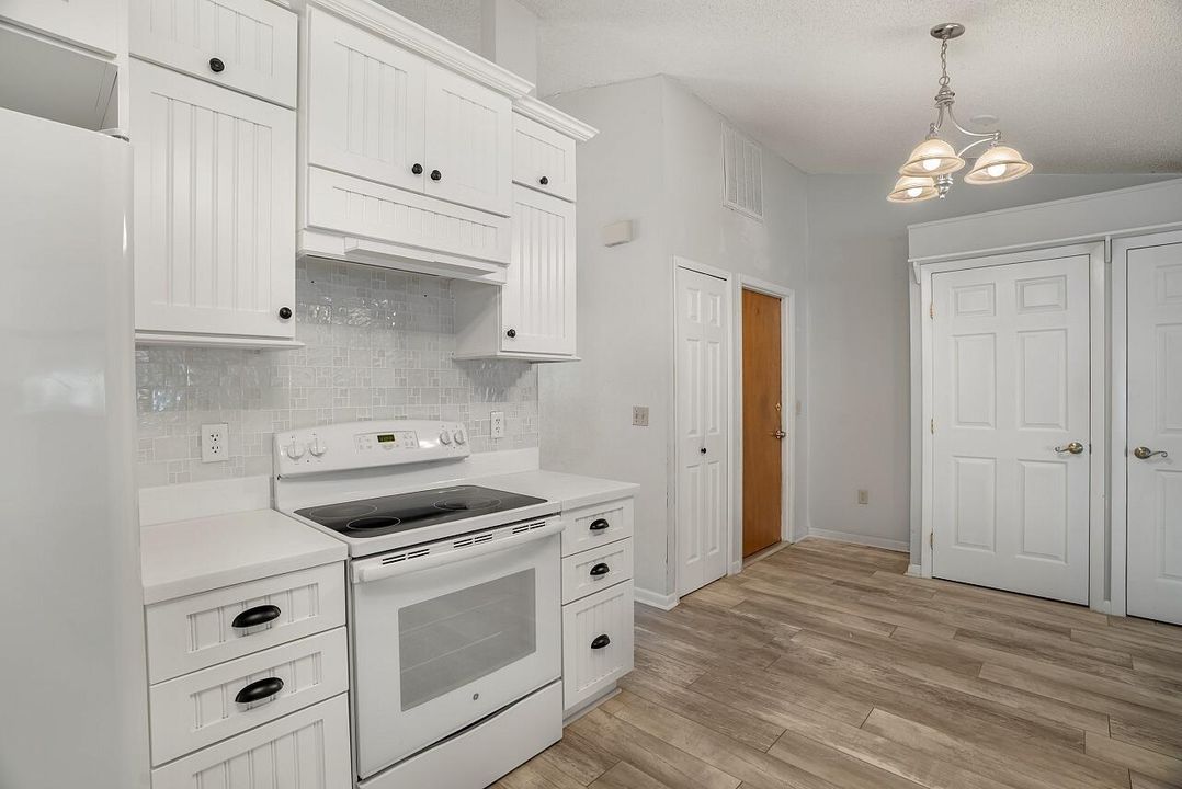 На продажу: $380,000 (3 спален, 2 ванн, 1872 Квадратных фут)
