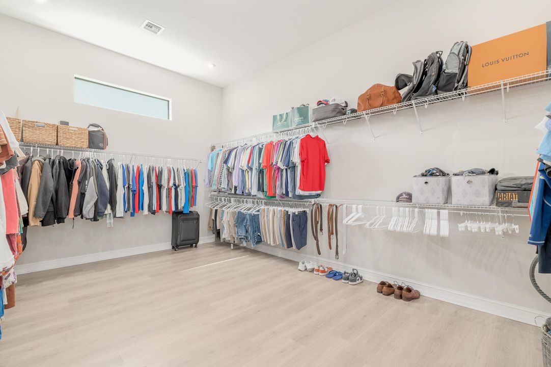 For Sale: $1,699,000 (6 beds, 6 baths, 5094 Square Feet)