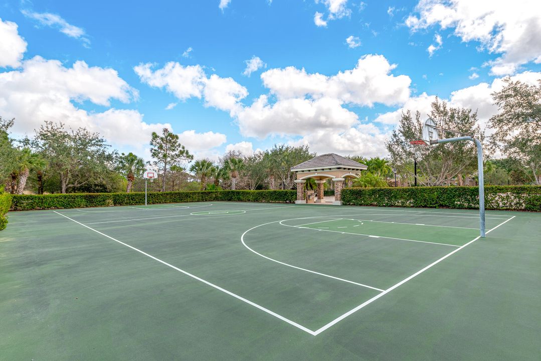 For Sale: $1,699,000 (6 beds, 6 baths, 5094 Square Feet)