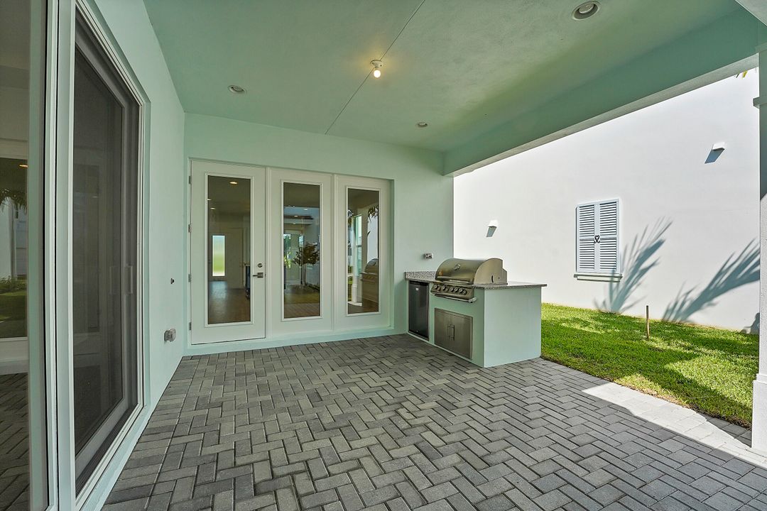 Active With Contract: $1,999,000 (4 beds, 4 baths, 3698 Square Feet)