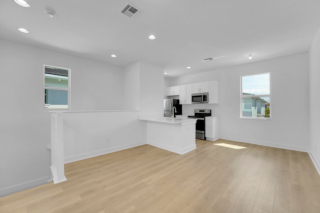 Active With Contract: $1,999,000 (4 beds, 4 baths, 3698 Square Feet)