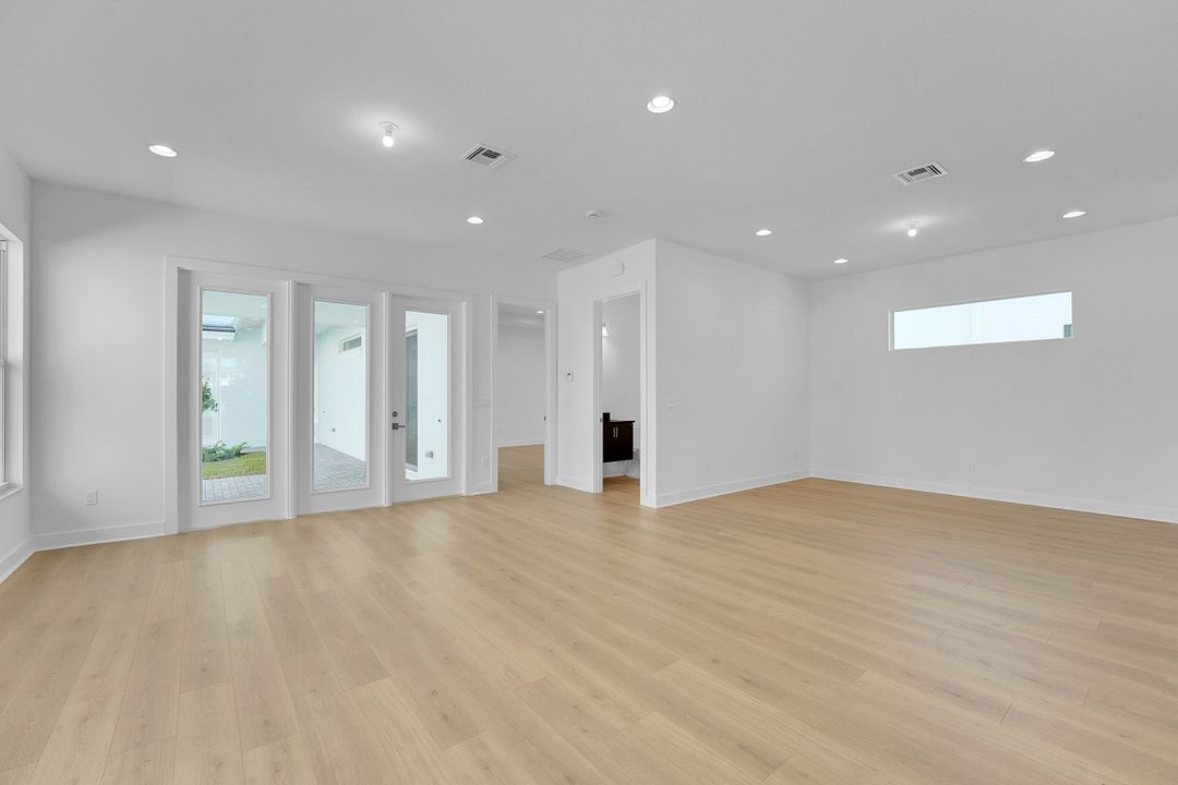 Active With Contract: $1,999,000 (4 beds, 4 baths, 3698 Square Feet)