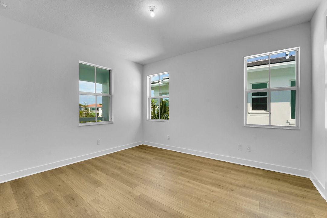 Active With Contract: $1,999,000 (4 beds, 4 baths, 3698 Square Feet)