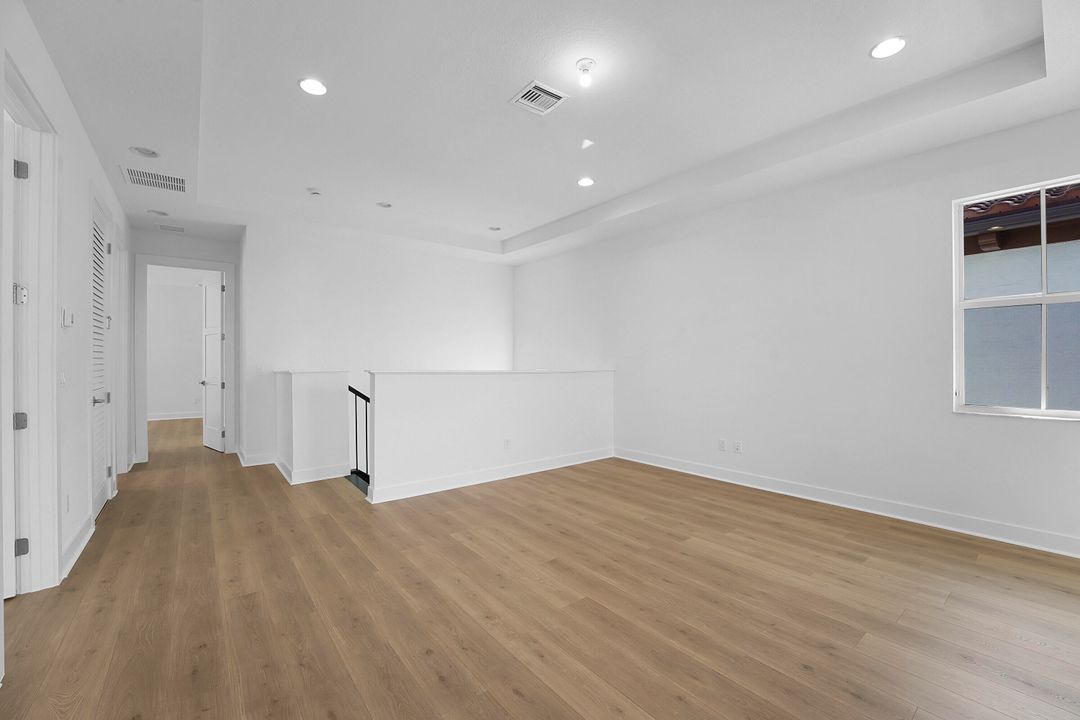 Active With Contract: $1,999,000 (4 beds, 4 baths, 3698 Square Feet)