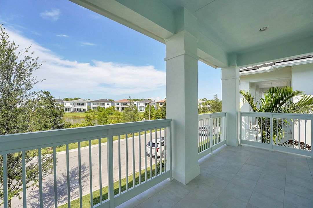 Active With Contract: $1,999,000 (4 beds, 4 baths, 3698 Square Feet)