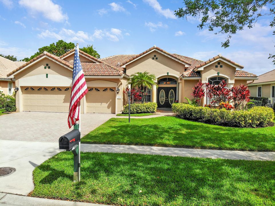 Недавно продано: $789,900 (4 спален, 3 ванн, 2445 Квадратных фут)