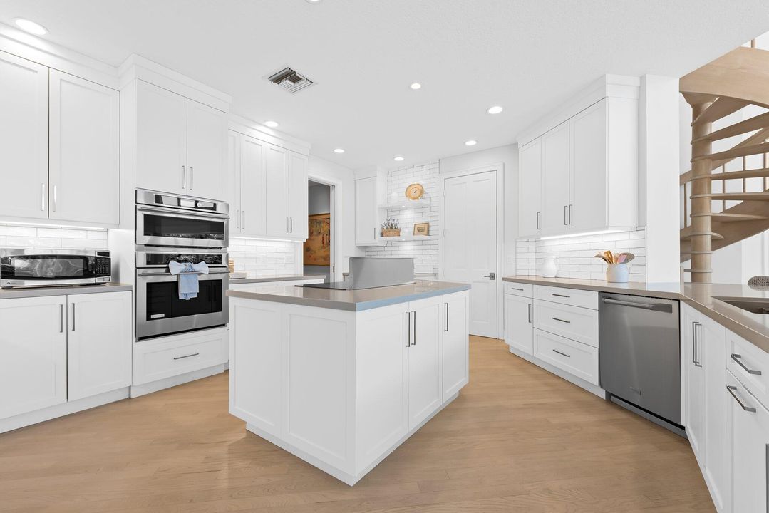 For Rent: $40,000 (6 beds, 3 baths, 6428 Square Feet)