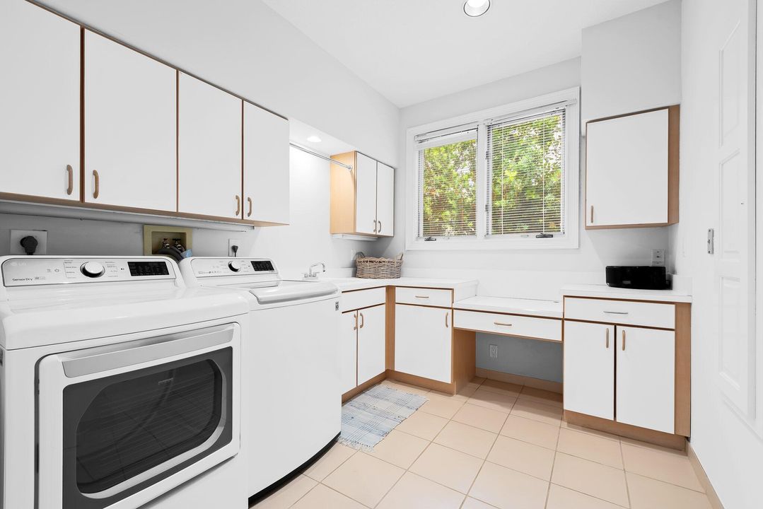 For Rent: $40,000 (6 beds, 3 baths, 6428 Square Feet)