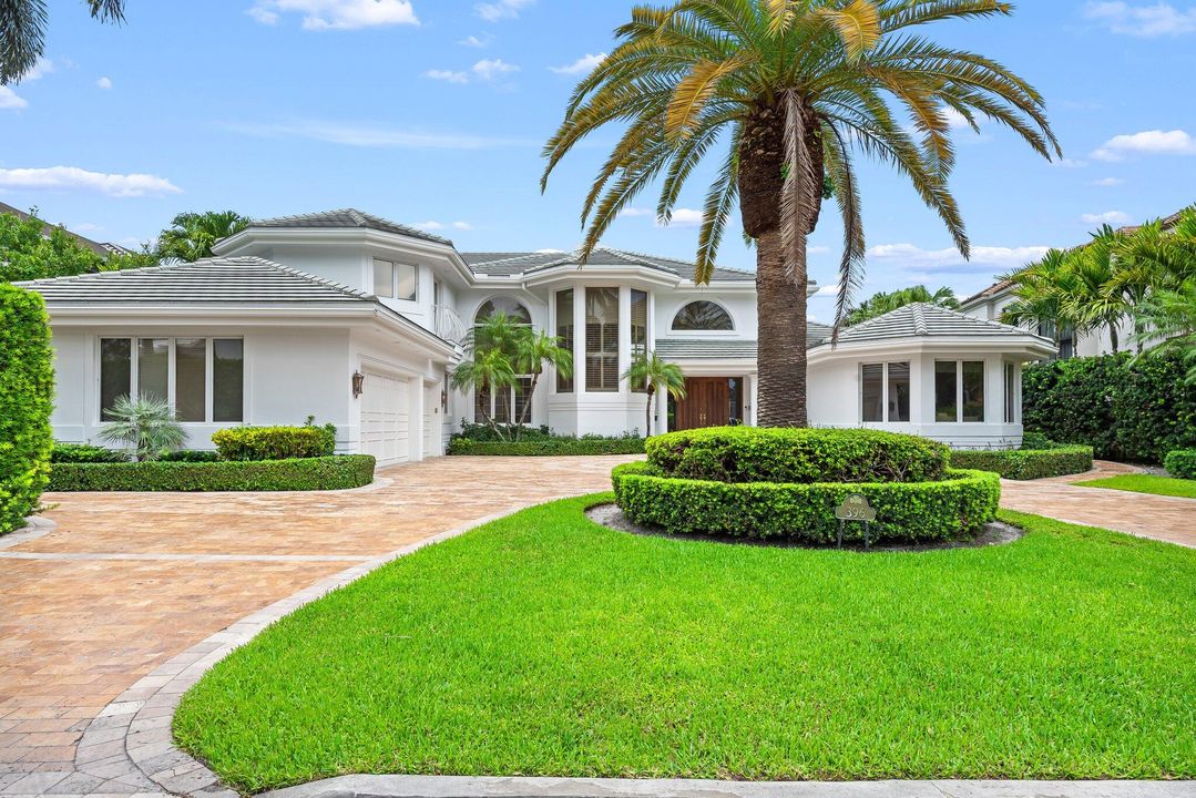 For Rent: $40,000 (6 beds, 3 baths, 6428 Square Feet)