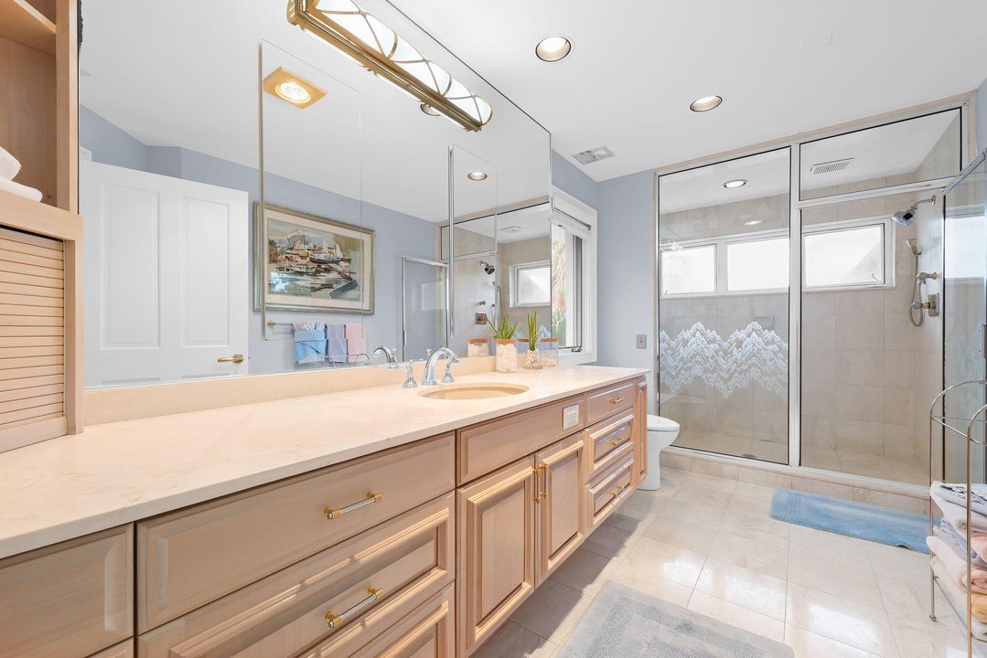 For Rent: $40,000 (6 beds, 3 baths, 6428 Square Feet)