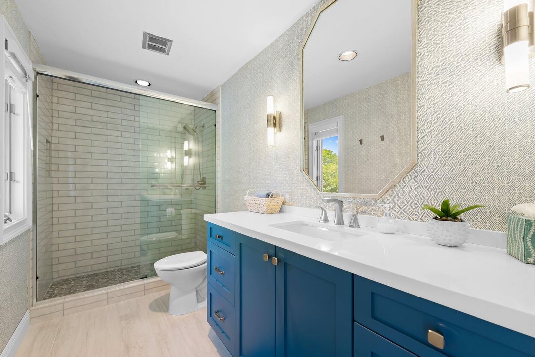 For Rent: $40,000 (6 beds, 3 baths, 6428 Square Feet)