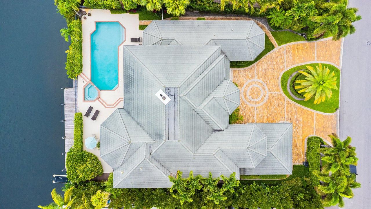 For Rent: $40,000 (6 beds, 3 baths, 6428 Square Feet)