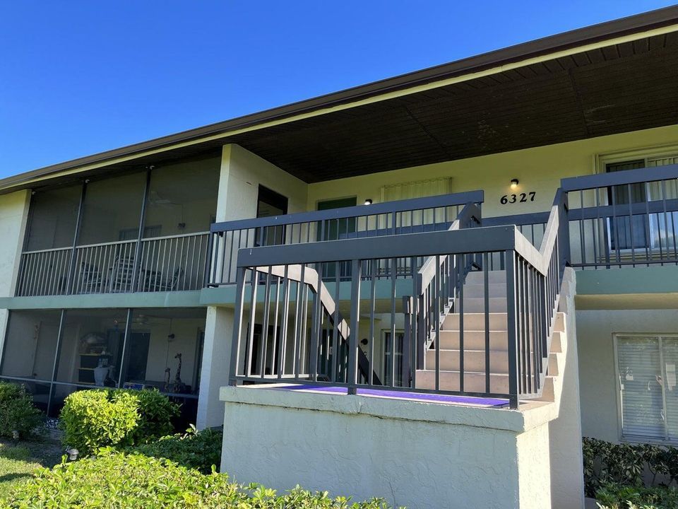 合同活跃: $2,500 (2 贝兹, 2 浴室, 980 平方英尺)