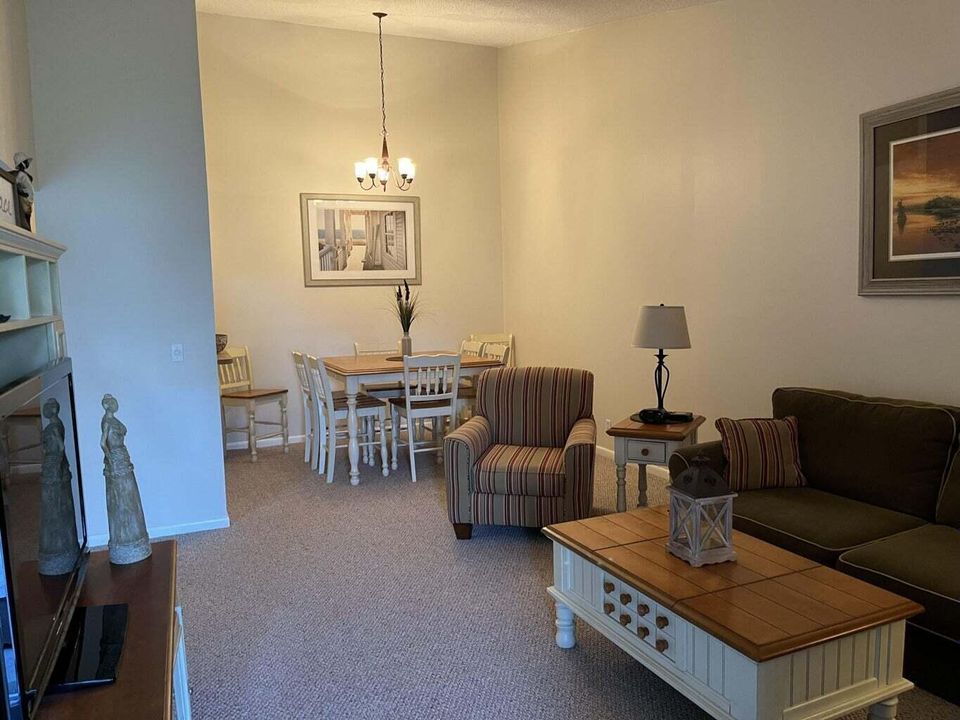 合同活跃: $2,500 (2 贝兹, 2 浴室, 980 平方英尺)