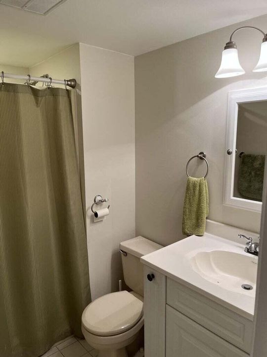 合同活跃: $2,500 (2 贝兹, 2 浴室, 980 平方英尺)